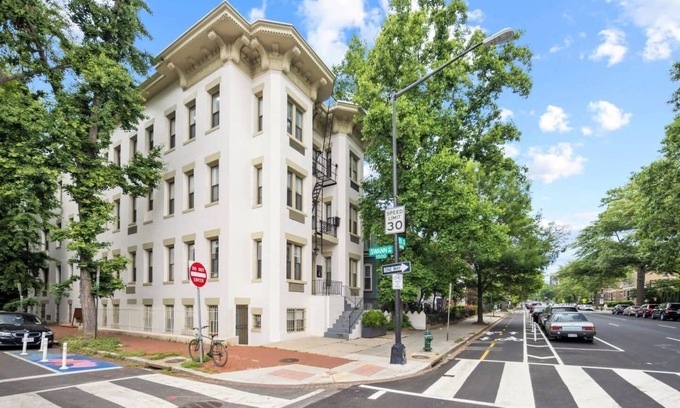 Northwest Condo | Prime Dupont U Street Spot - Veteran Owned & Pet Friendly