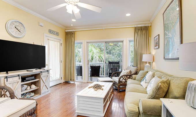 Edisto Island House | Cozy Condo with Balcony, Pool & Beach Access Awaits You