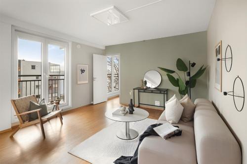 Sandviken Apartment | Top-Floor Apartment with Balcony and Sea View