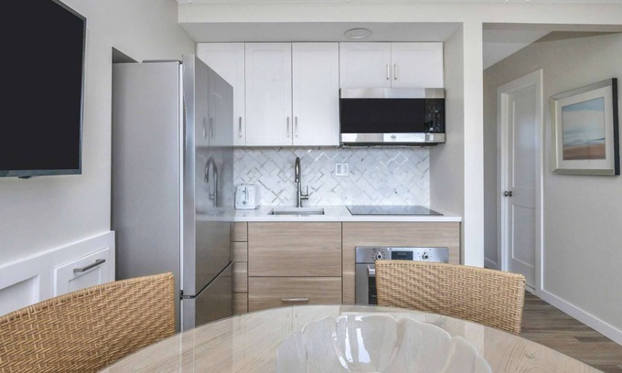 Napeague Apartment | Inviting Oceanfront 1BR Retreat with Loft and Pool Access
