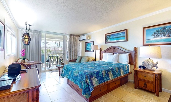 Wailua Apartment | Captivating Oceanfront Retreat with Pool & Hot Tub Access