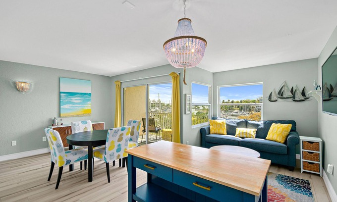 Melbourne Condo | Premier Downtown Condo with Waterfront View & Pool Access