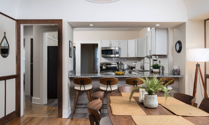 Shorewood House | Prime Top Floor Home with Parking & Family-Friendly Perks