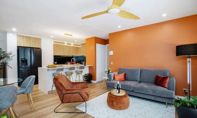 Burleigh Heads Apartment | Renovated Burleigh Koala Park Apt with Ocean View & Pool