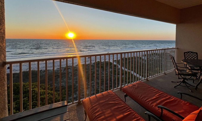 Independence Square Condo | Ocean View Retreat: Top Floor IRB Beachfront Paradise!