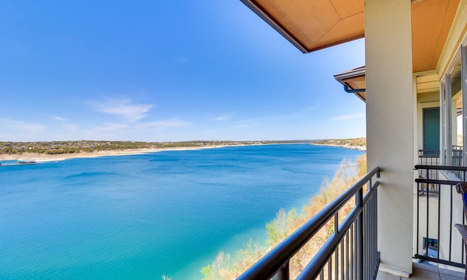 Lakeway Condo | Lake-View Condo with Boat Dock Access & Top Amenities