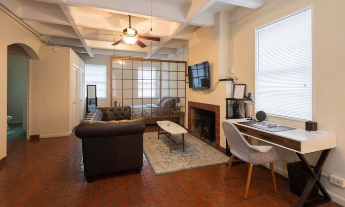 Anniston Apartment | Top Floor Studio in Historic Anniston with Breakfast Included