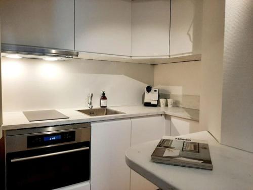 Toolo Apartment | Pet-Friendly Top-Floor Studio by the Park and Sea