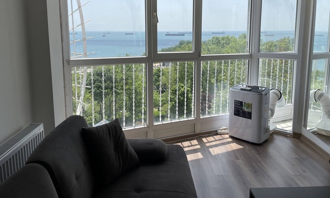 Avcilar Apartment | Top floor Sunny, panoramic View, 2 min walk to sea, 2 AC's