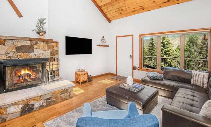Avon Condo | Top floor updated and modern 3 bed/2ba mtn condo minutes to Beaver Creek & Vail
