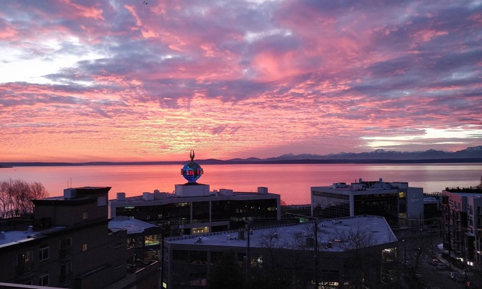 Downtown Seattle Condo | Beautiful Water View Oasis Steps from Space Needle & Cruise