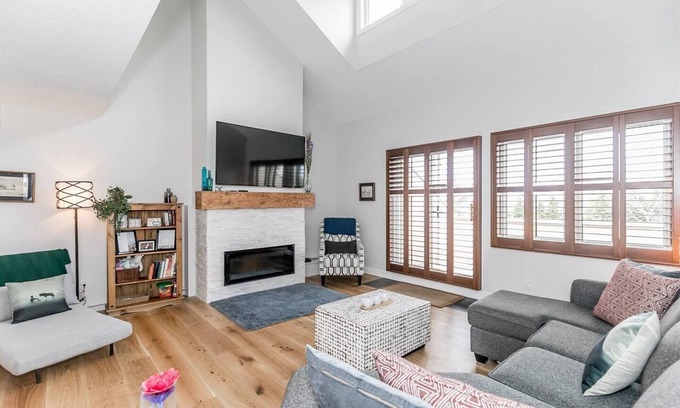 The Blue Mountains House | Top Location 3 BDRM, Private Sauna, Mountain Views