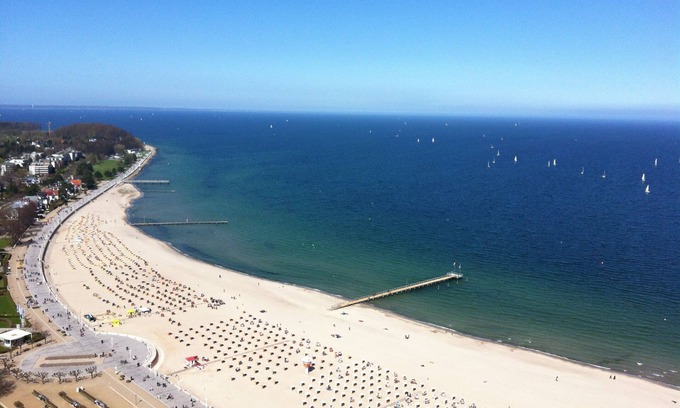 Alt-Travemunde/Ronnau Apartment | Prime Beachfront Location with Breathtaking 32nd-Floor Views