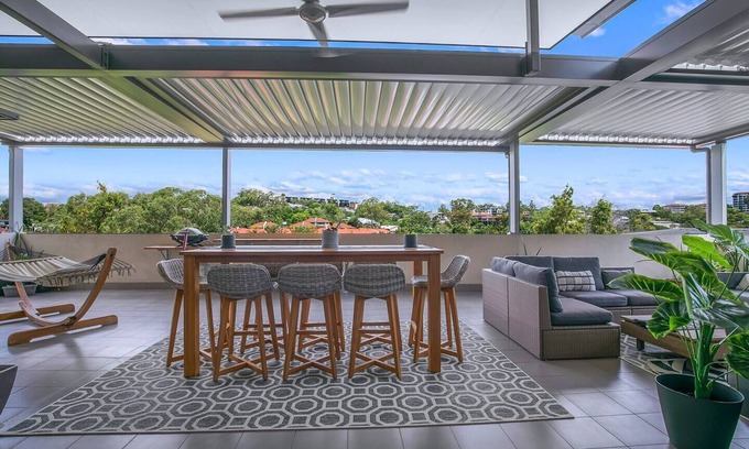 Taringa Apartment | Exclusive Taringa Penthouse with Breathtaking Views