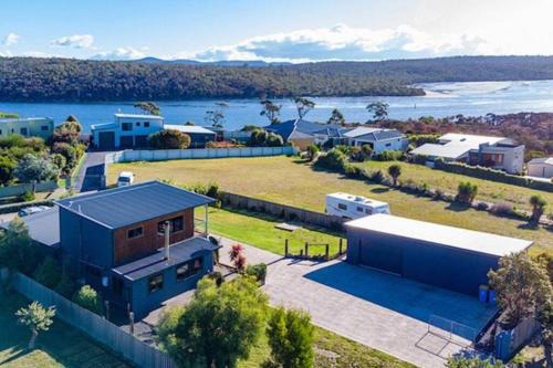 Akaroa House | Modern Home at Top Of The Bay with Scenic Views & Amenities