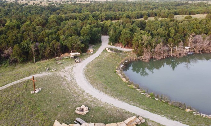 Jacksboro RV Rental | Top of the Dam Campground: Pet-Friendly & Breakfast Included