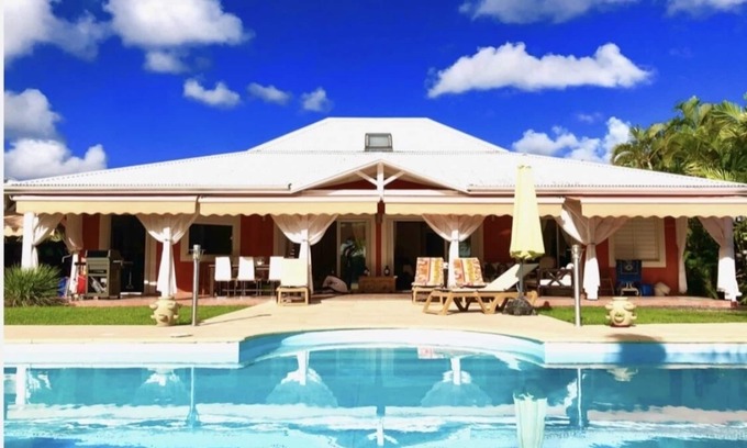 Saint-Francois Villa | Unforgettable Villa Saint Francois: Pool, Oceanfront Bliss