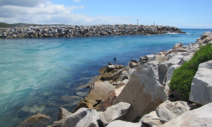 Narooma Hotel | Inviting Top of the Town Motel Narooma: Pool & Breakfast