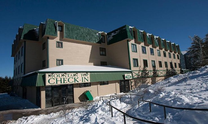 Snowshoe Hotel | Discover Top of the World: Family-Friendly with Breakfast