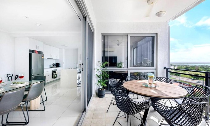 Darwin City Centre Apartment | Splendid 'Top of Town' Resort Stay in Darwin's Heart