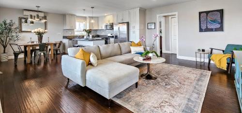 Washington Culver Apartment | Convenient Access to Venice Beach & Child-Friendly Comfort
