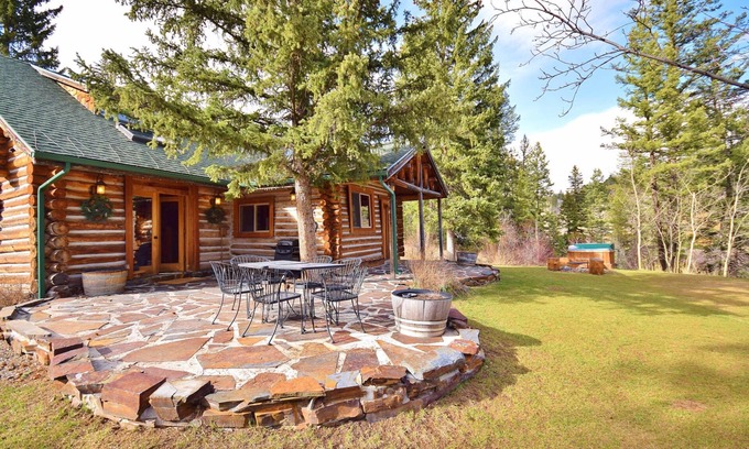 Bozeman Cabin | Unforgettable MT Cabin with Hot Tub Near Downtown & MSU