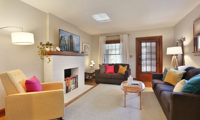 Clintonville House | Guest Rated: Top Clintonville Home with 24Hr Gym & Kitchen