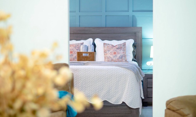 Santa Tecla House | Ideal Getaway: Modern Home Near Capital with Spa & Breakfast