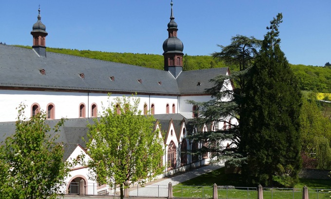 Bad Schwalbach Apartment | Guest Rated: 9.8 Apartment with Ocean View & Breakfast