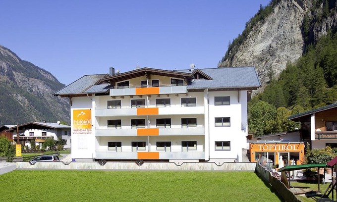 Huben Apartment | Discover Top Tirol Appartement - 4-Star Pet-Friendly Retreat