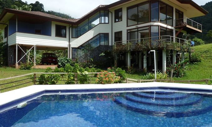 Canton Parrita House | Prime Location Near Beautiful Beaches and Family Amenities