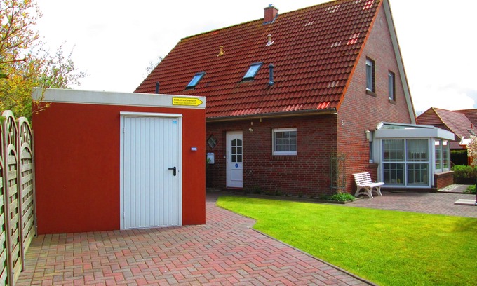 Westerbur House | Inviting Holiday House: 3 Bedrooms, WiFi & Oceanfront Escape