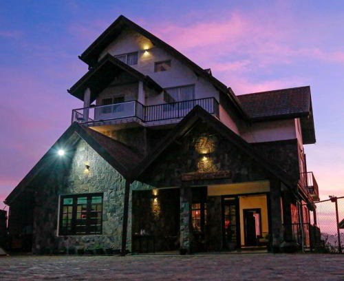 Nuwara Eliya Bed & Breakfast | Inviting Vanice Cottages: Pet Friendly with Hot Tub & Breakfast