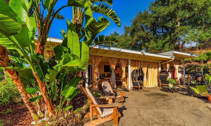 Topanga House | Topanga Dreaming: 3 Bedroom Oasis with Jacuzzi & Views