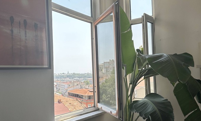 Asmali Mescit Apartment | Elegant 3-Bedroom with Galata & Hagia Sofia Views