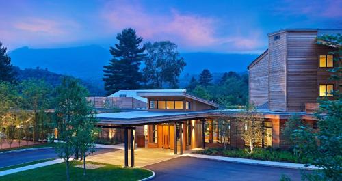 Stowe Area Resort | Topnotch Resort: Oceanfront Relaxation with Top Amenities