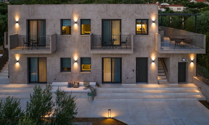 Lassi Apartment | Exquisite Topos Suites: Family-Friendly with Breakfast Included