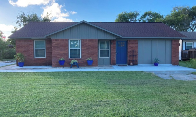 Port O Connor House | Beautiful Topwater Bay House - Pet Friendly with Ocean Views