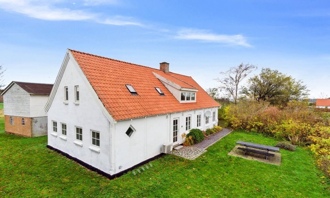 Gudhjem House | Oceanfront Escape: "Torbjörn" Near the Sea with Spa & More