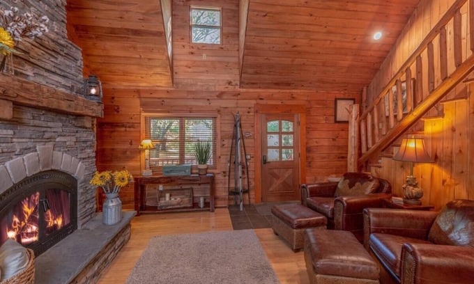 Clam River Cabin | Idyllic 3-Bedroom Cabin with Game Loft Near Torch Lake