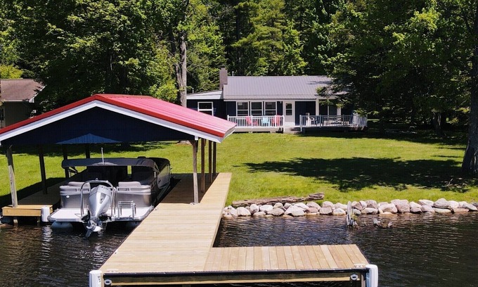 Rapid City Cottage | Cozy Torch River Cottage with Pontoon Boat & Lake View