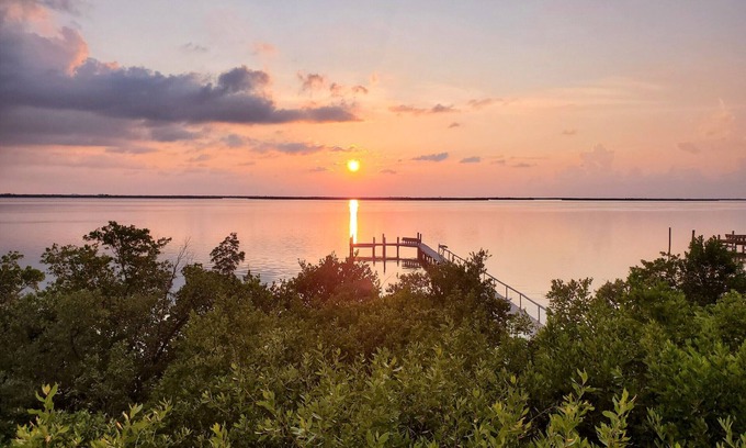 Lower Keys House | Serene Torchview Lookout: Waterfront Haven with Dock Access