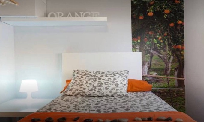 Almeria Centro Apartment | Convenient Toreros Center: WiFi Apartments with Spa & Breakfast