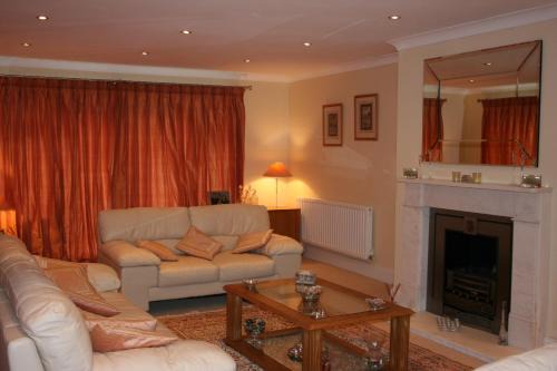 Monmouth Bed & Breakfast | Discover Torlands: Family-Friendly Stay with Breakfast & Dining