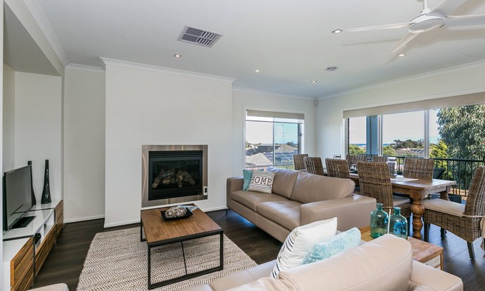 Torquay House | Relax at Torquay Escape - Pet Friendly & Oceanfront Bliss