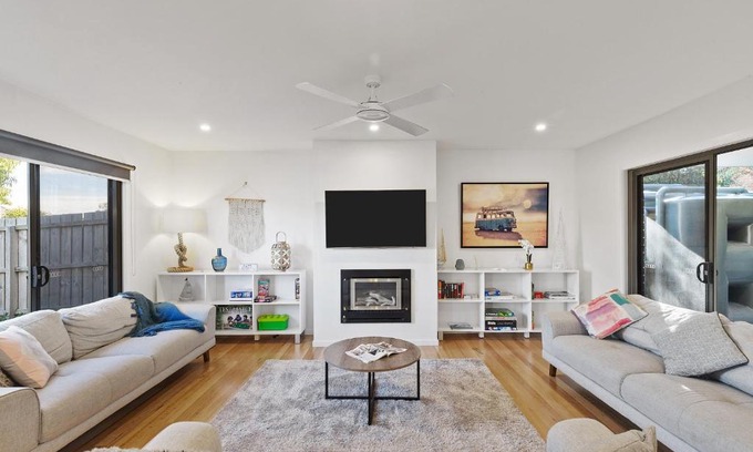 Torquay Bed & Breakfast | Relax at Torquay: Beachside Retreat with Ocean Views