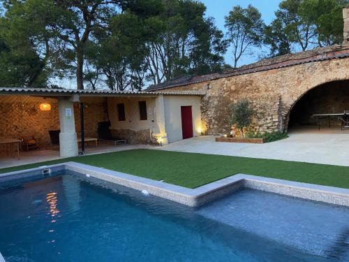 Pals House | Oceanfront Torre Bertrana: Pet-Friendly 4-Star Escape