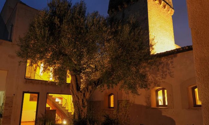 Tortosa House | Discover Torre del Prior: Rated 9.3 with Pool & Family Amenities