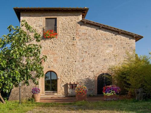 Monteriggioni Bed & Breakfast | Oceanfront Retreat at Torre Della Chiocciola - Rated 9.3