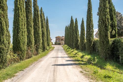 Ville di Corsano Apartment | Discover Torre di Corsanello: 4-Star Family-Friendly Retreat